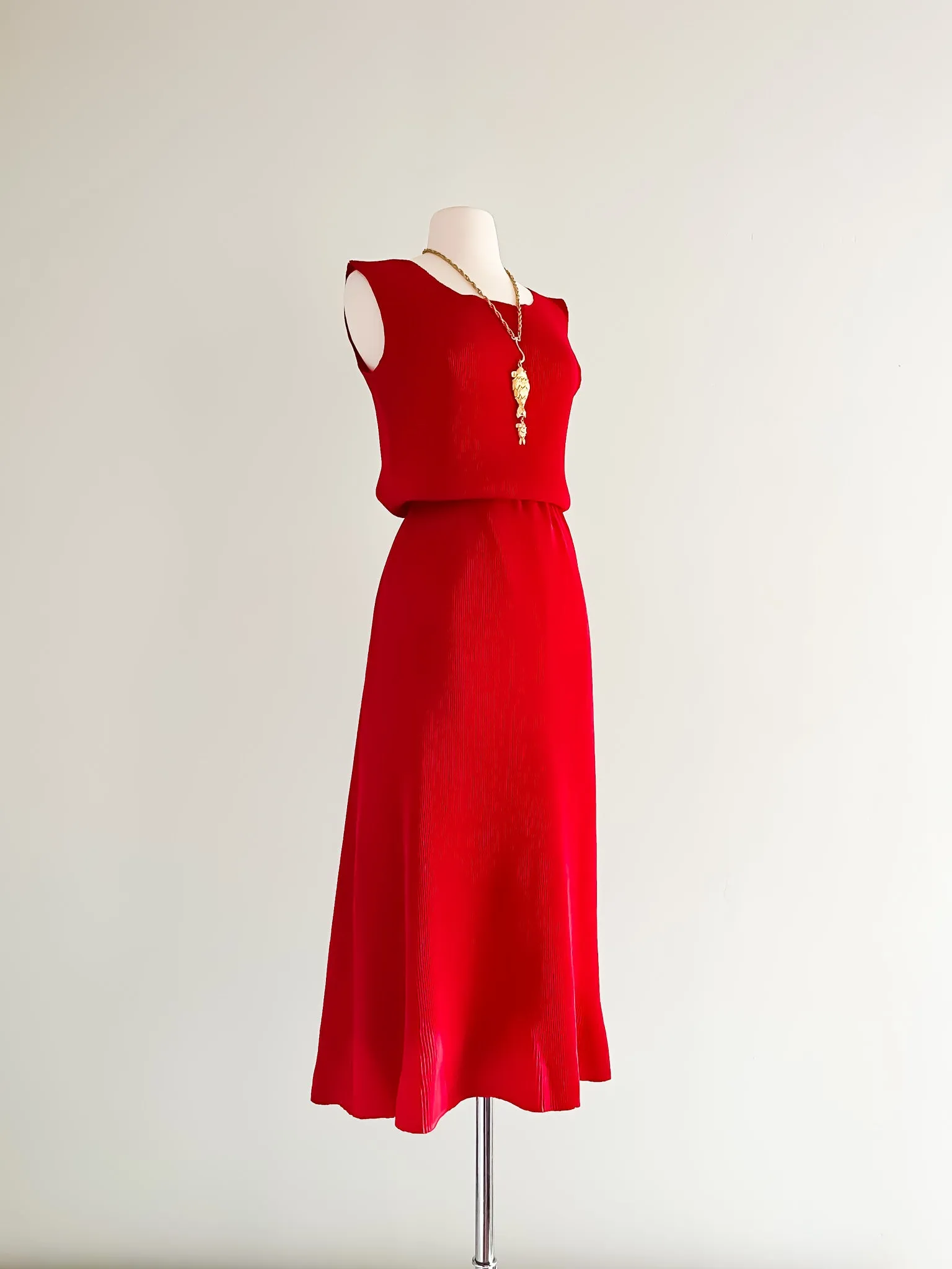 Amazing Minimalist Siren Red Elizeh Two Piece Set / Sz L