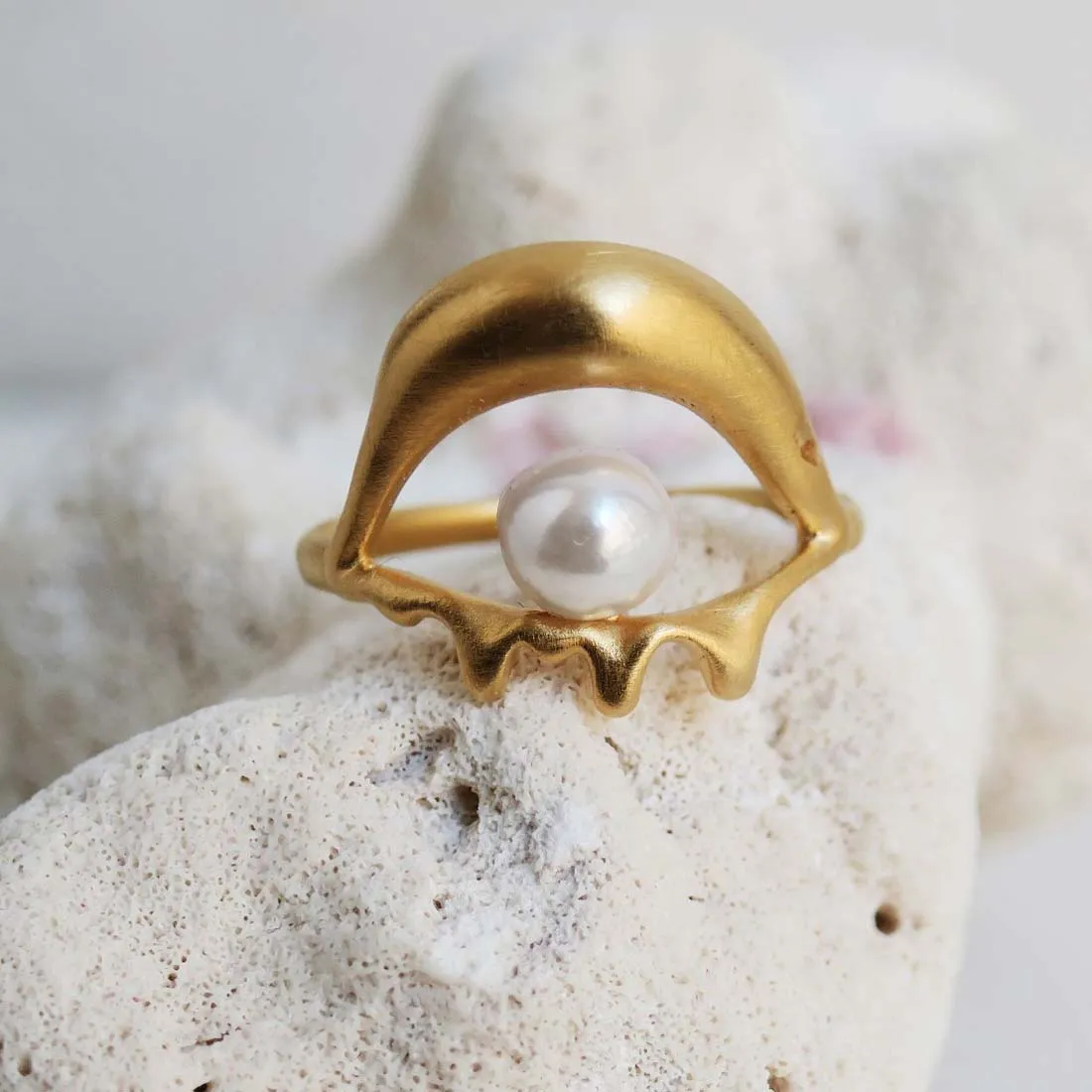 Dali Eye & Pearl Ring Size 8