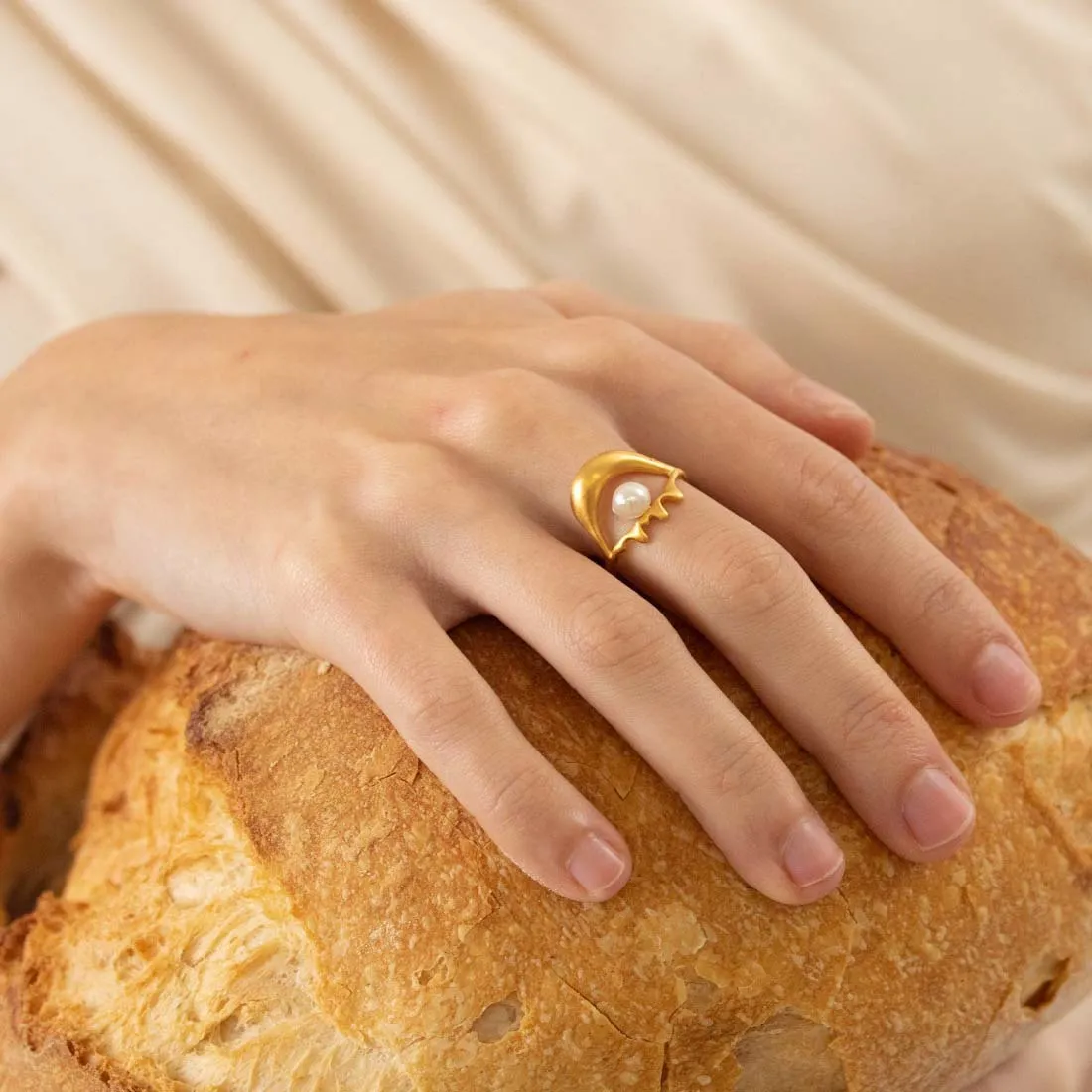Dali Eye & Pearl Ring Size 8