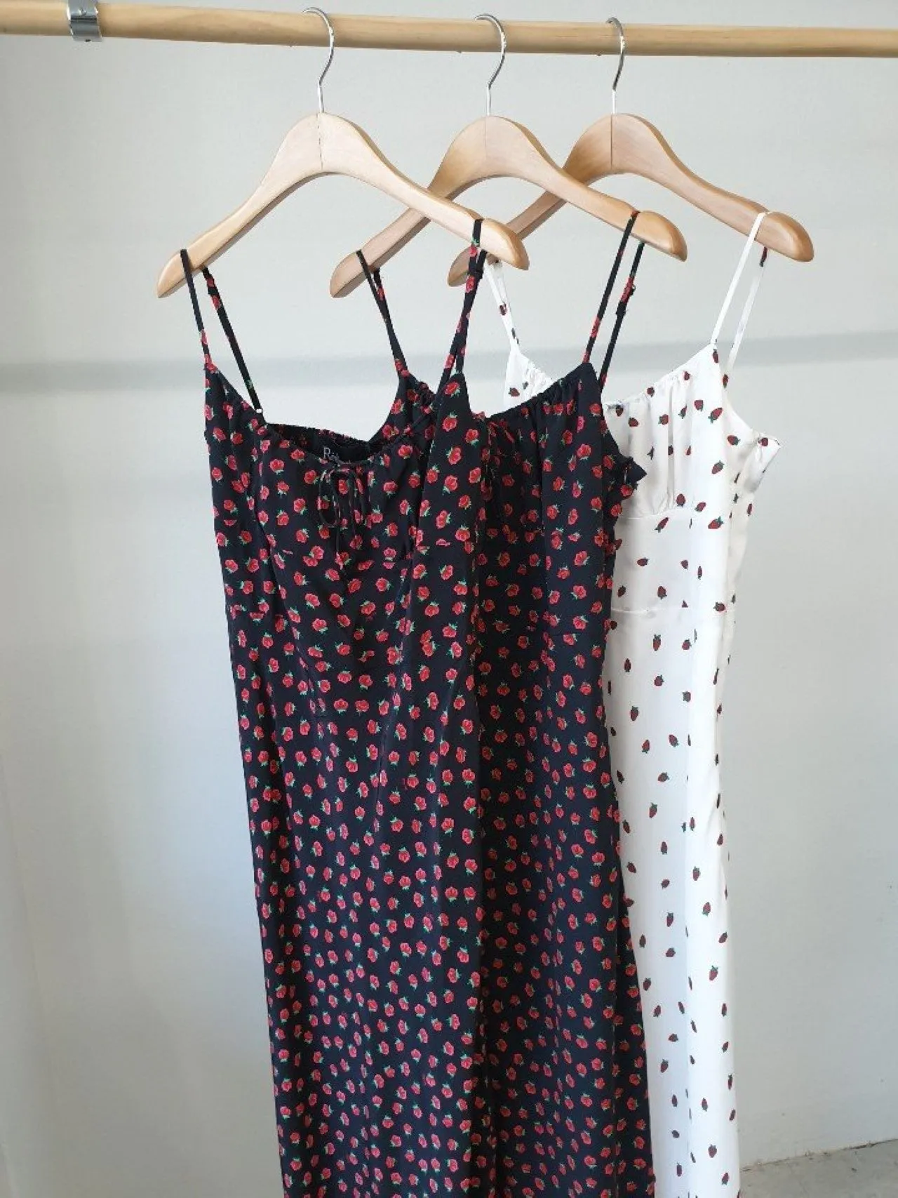 GATHERED BUST SHOESTRING STRAP DRESS