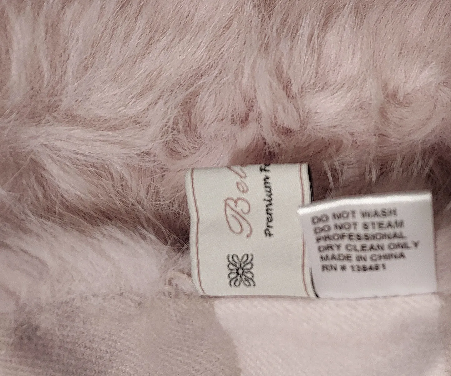 NEW WITH TAG SAKS 5TH AVENUE BELLE FAIR PINK PLAID CASHMERE BLEND FAUX FUR WRAP RUANA STOLE
