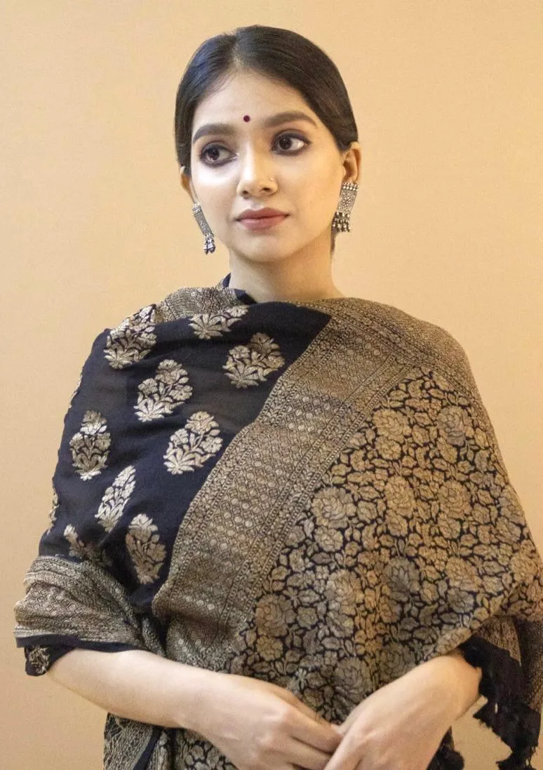 Opulent Black Soft Silk Saree With Snappy Blouse Piece